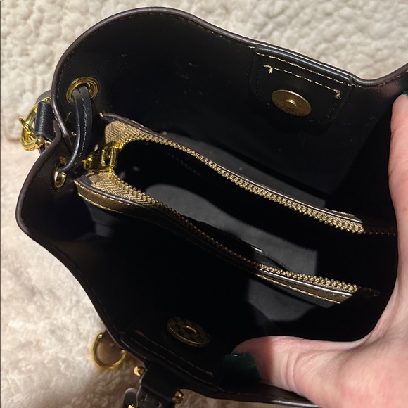 High quality bucket bag with detachable strap - Picture 4 of 8